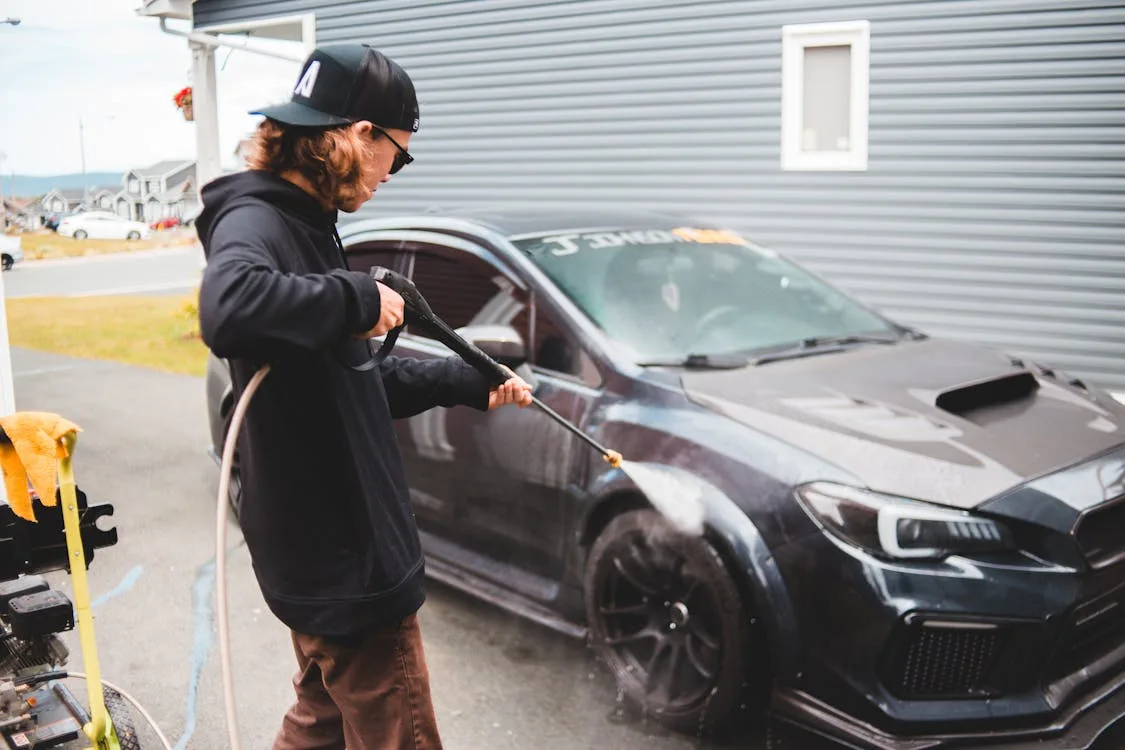 Spălare profesională auto după sezonul de iarnă — decontaminare și curățare